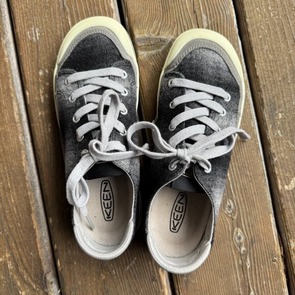 KEEN Elsa IV Gray and Cream Plaid Lace Up Sneaker in Women's 7 / 37.5 - Picture 6 of 10